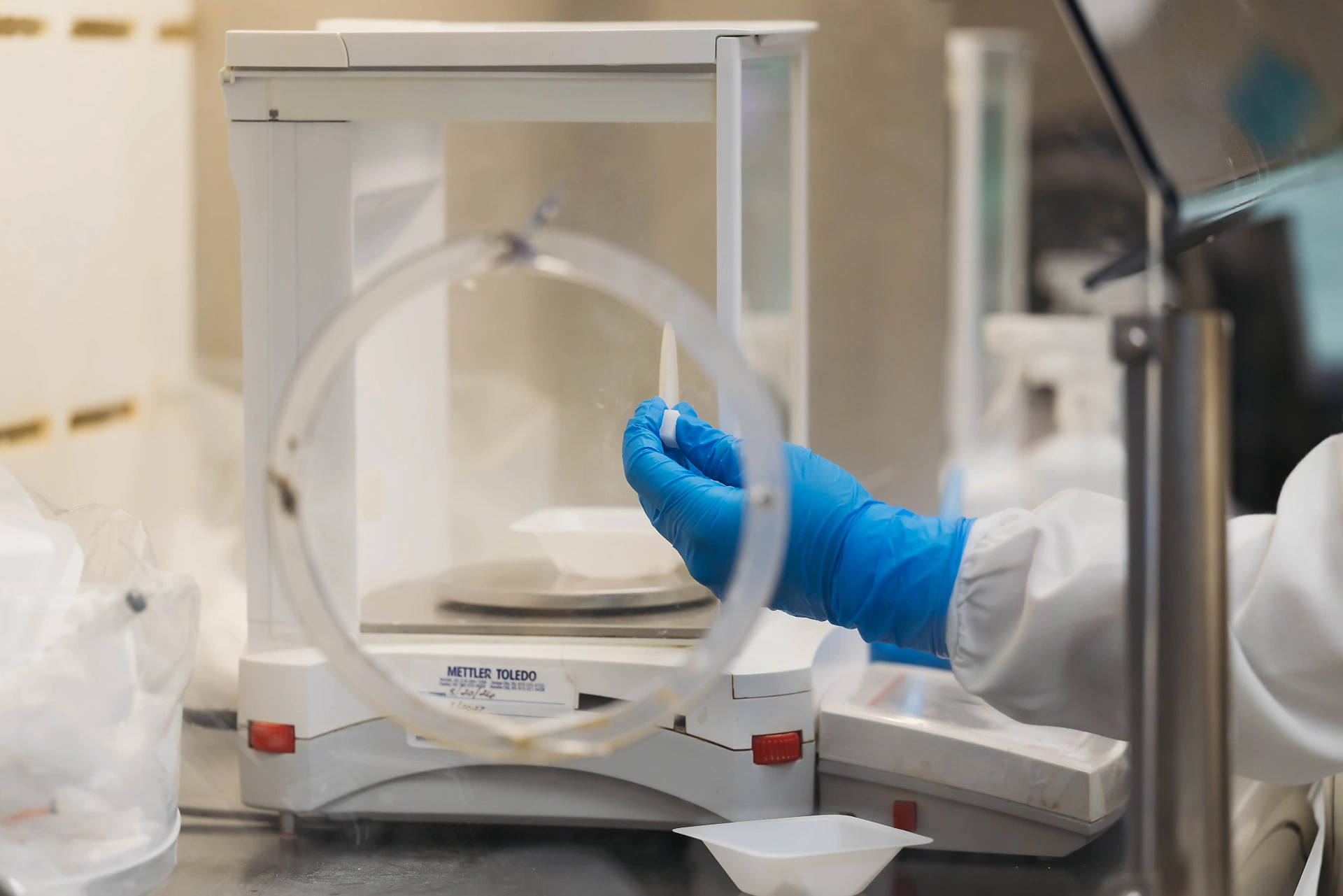 Weighing an active ingredient on a Mettler Toledo analytical balance