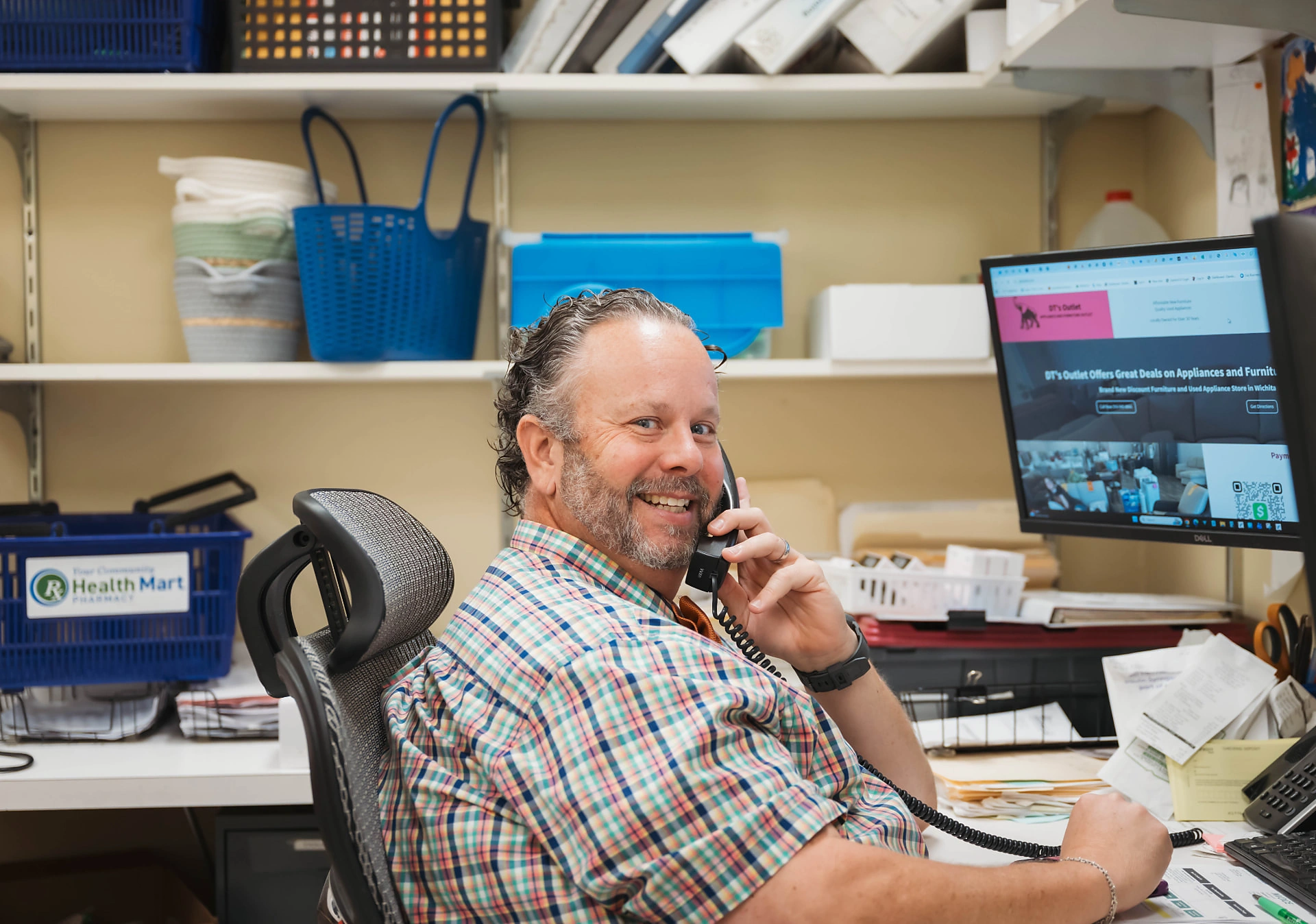 A Dandurand pharmacist-in-charge speaking with a hospice nurse by phone at the Wichita pharmacy